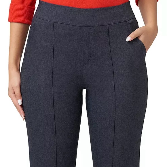 NWT Hue
Women's Pull-On Mid-Rise Denim Leggings Large - Picture 5 of 6